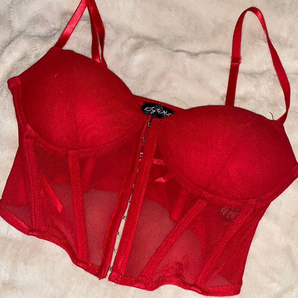 Red crop lace tube